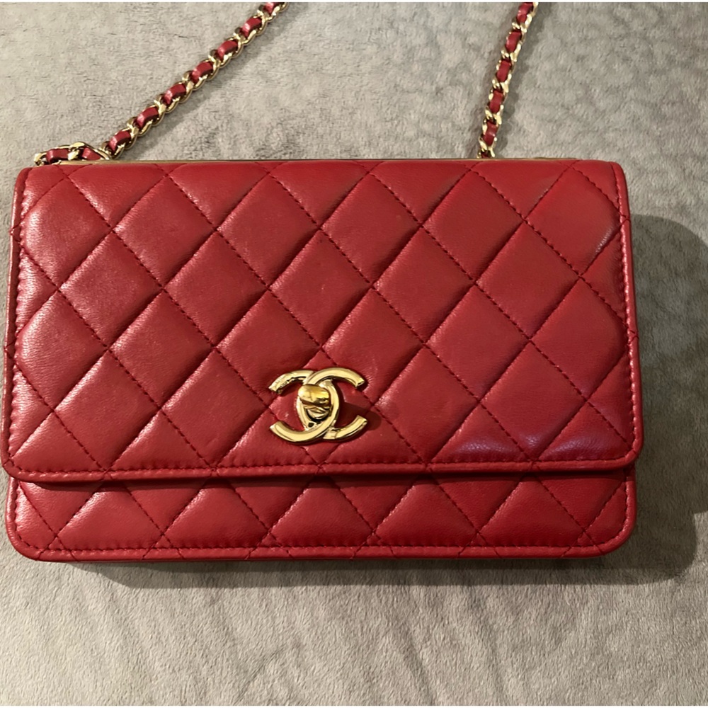 Chanel classic wallet on a chain